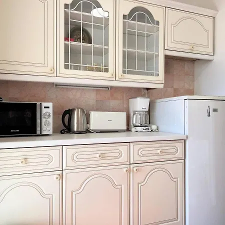 Apartment Le Lavandou, 3 Pieces, 4 Personnes - Fr-1-251-465 Le Lavandou